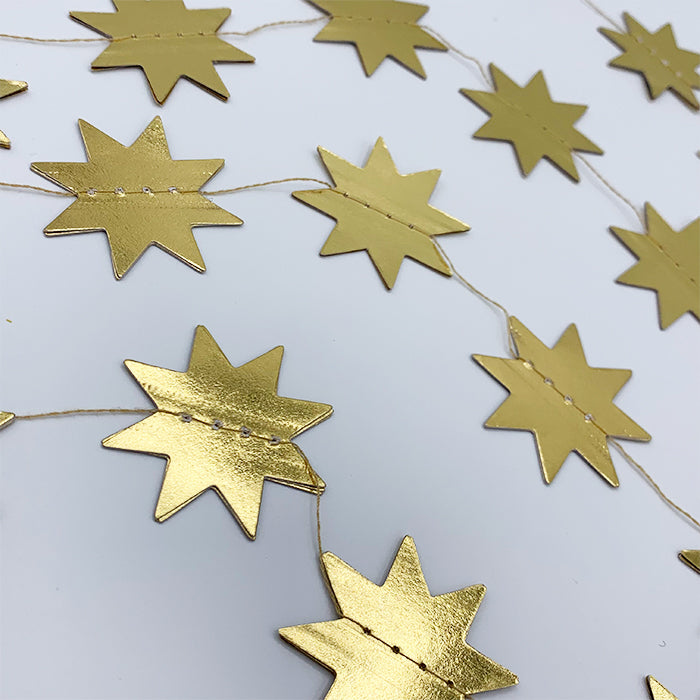 Goldene Sterngirlande